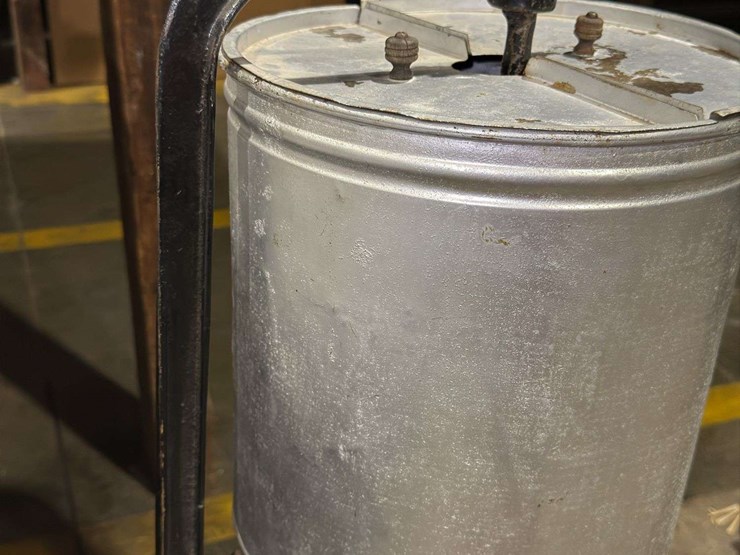 victor-floor-model-sanitary-butter-churn-image-14