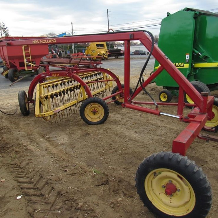 NEW HOLLAND 252