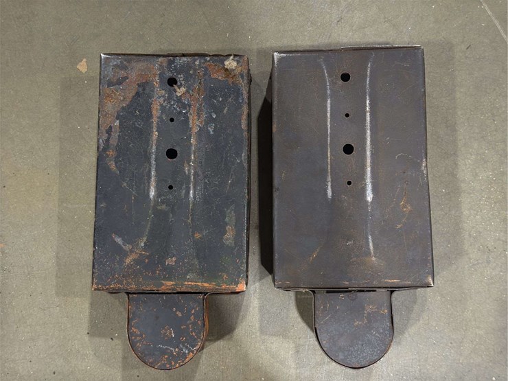 tractor-seats-and-tool-boxes-image-8