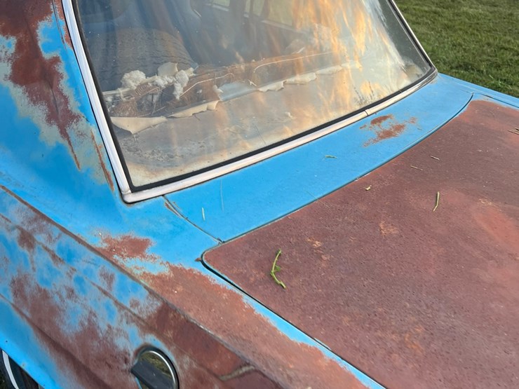1972-plymouth-valient￼,-slant-six-engine-and-manual-transmission,-glass-is-good,-leaf-springs,-been-sitting-for-a-long-time.-image-68