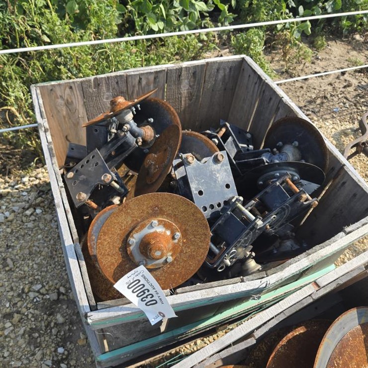 #3900 • CRATE OF INTERNATIONAL DISC OPENERS