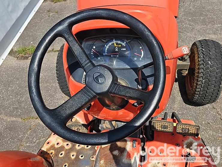 2020-kubota-l2501f-image-25