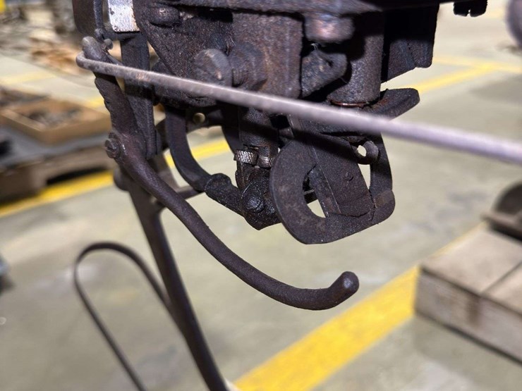 industrial-guillotine-paper-cutter-image-17