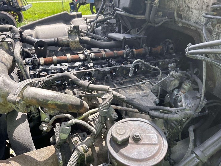 2009-hino-268-image-9
