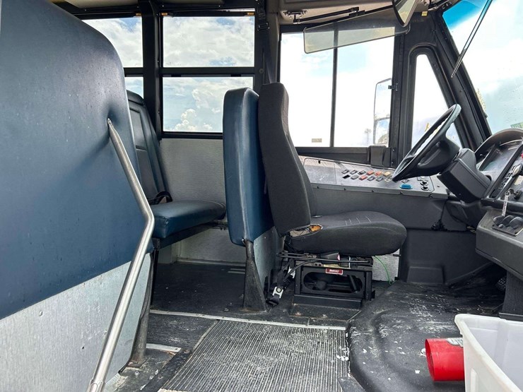 2008-freightliner-b2-image-10