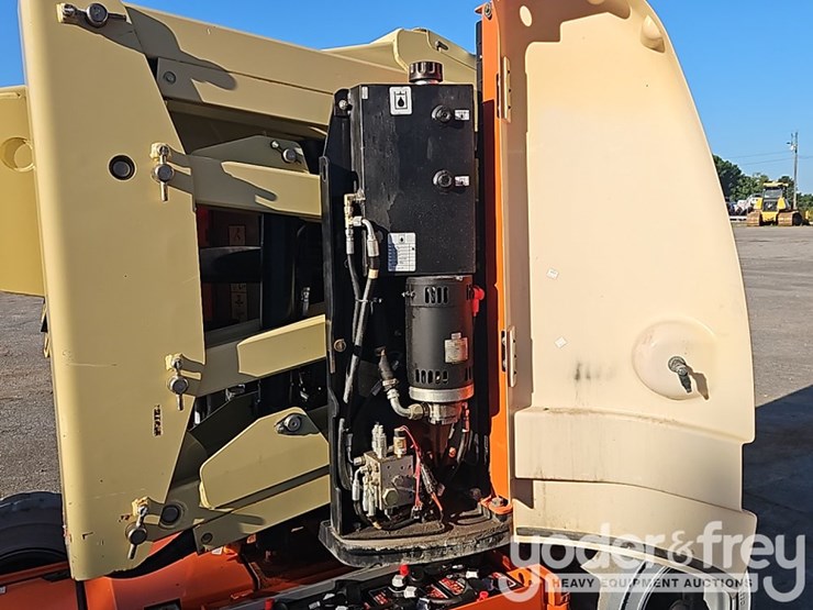 2004-jlg-e300ajp-image-30
