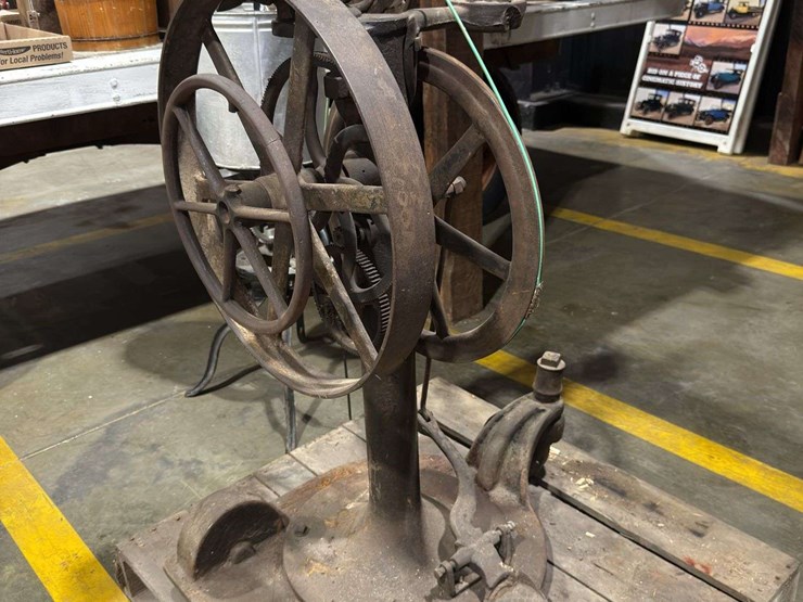 foot-powered-treadle-machine-image-26