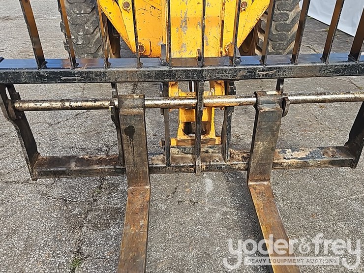 2015-jcb-510-56-image-10