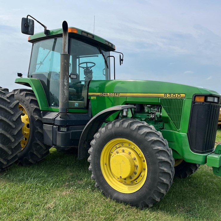 JOHN DEERE 8300