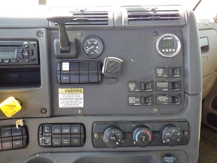 2012-freightliner-cascadia-125-image-29