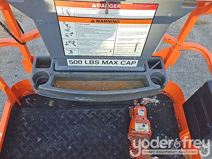 2004-jlg-e300ajp-image-39