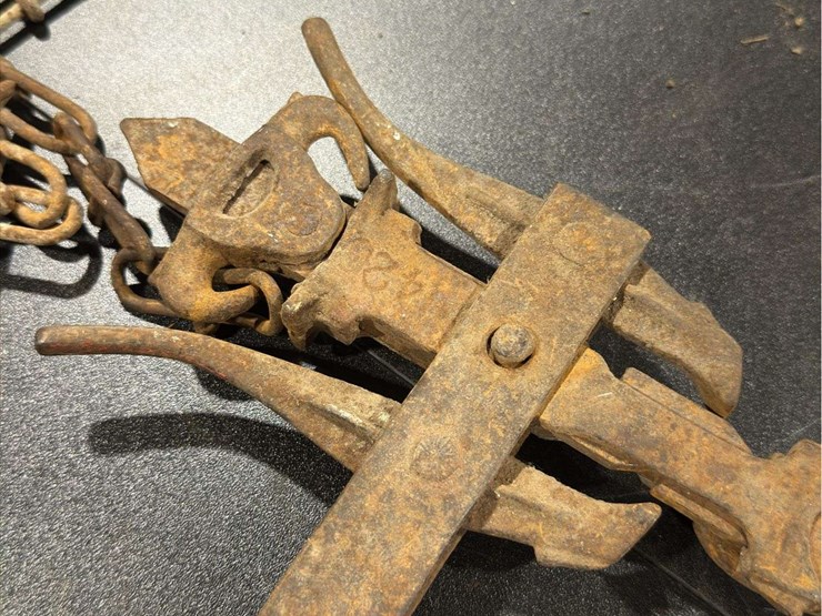 fence-and-trap.-three-traps-and-a-barb-wire-fence-stretcher.-image-17