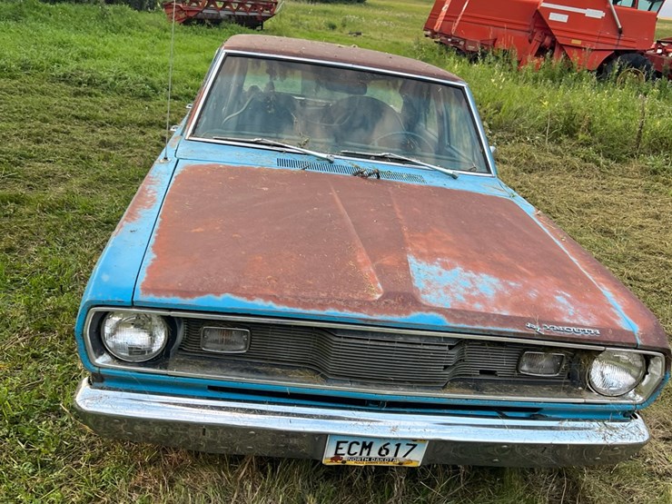 1972-plymouth-valient￼,-slant-six-engine-and-manual-transmission,-glass-is-good,-leaf-springs,-been-sitting-for-a-long-time.-image-37