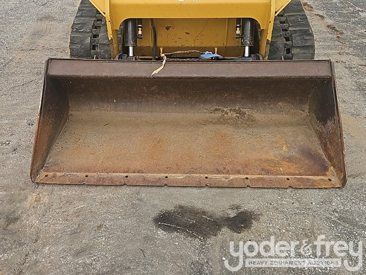 2017-caterpillar-259d-image-9