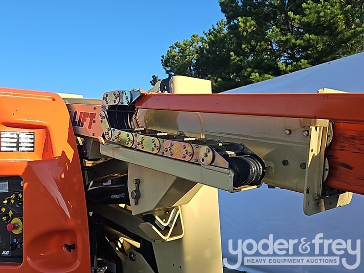 2004-jlg-e300ajp-image-15