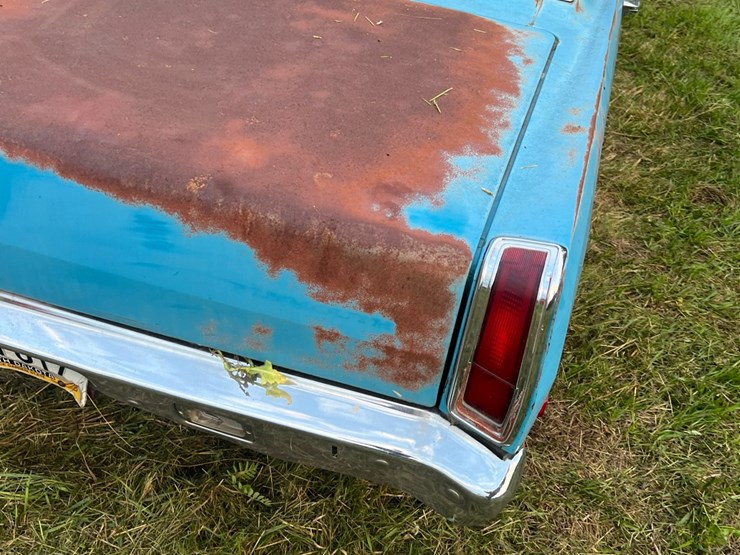 1972-plymouth-valient￼,-slant-six-engine-and-manual-transmission,-glass-is-good,-leaf-springs,-been-sitting-for-a-long-time.-image-62