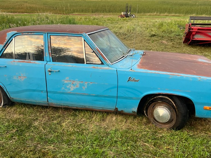 1972-plymouth-valient￼,-slant-six-engine-and-manual-transmission,-glass-is-good,-leaf-springs,-been-sitting-for-a-long-time.-image-5