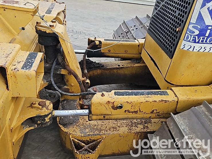 2005-caterpillar-d5n-image-17