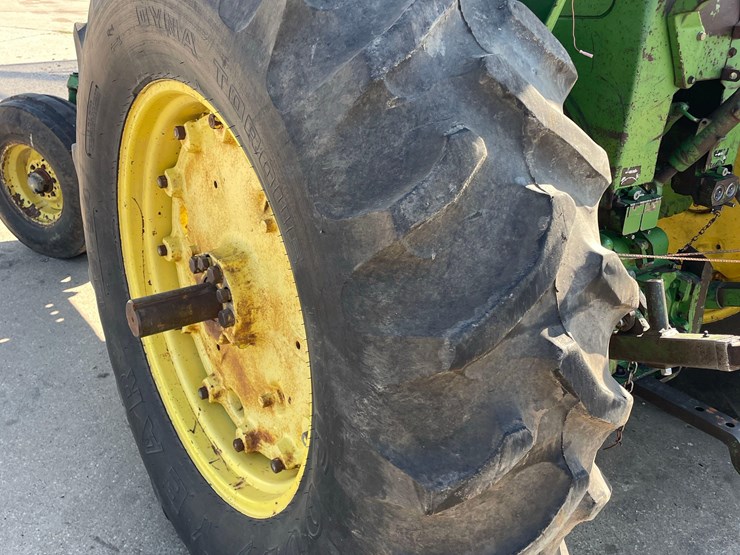 john-deere-3020-image-10