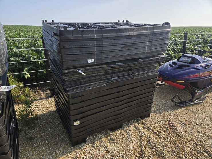 #3876-•-(10)-40"-x-56"-fold-down-storage-totes-image-4