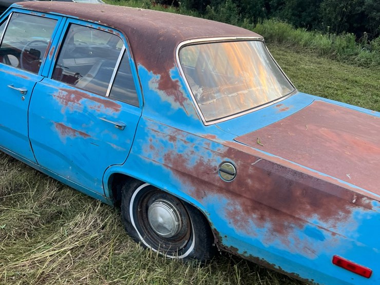 1972-plymouth-valient￼,-slant-six-engine-and-manual-transmission,-glass-is-good,-leaf-springs,-been-sitting-for-a-long-time.-image-21