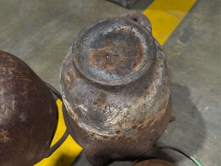 large-group-of-cast-iron-pots-image-11