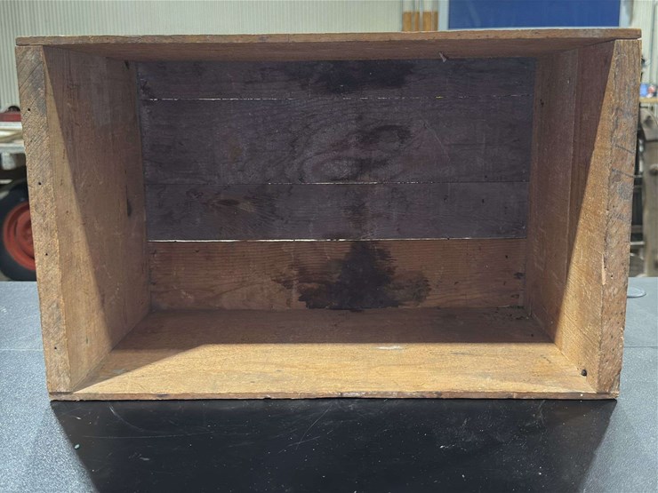 goodell-company-"turntable-'98"-apple-peeler-and-wooden-apple-crate-image-13