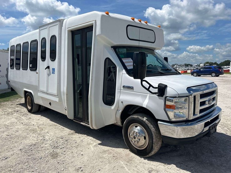 2019-ford-e450-image-2