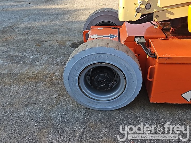 2004-jlg-e300ajp-image-12