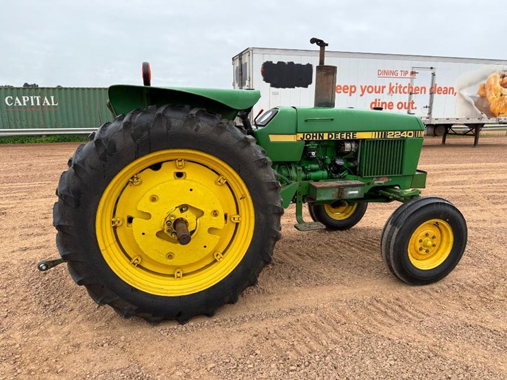 1980-john-deere-2240-image-4