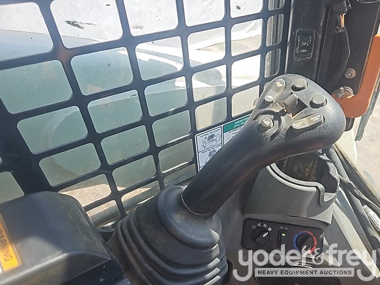 2023-bobcat-t870-image-28