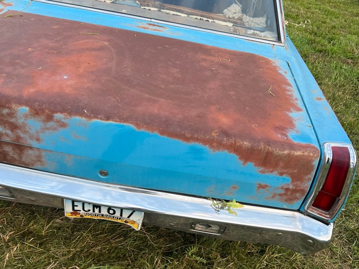 1972-plymouth-valient￼,-slant-six-engine-and-manual-transmission,-glass-is-good,-leaf-springs,-been-sitting-for-a-long-time.-image-63