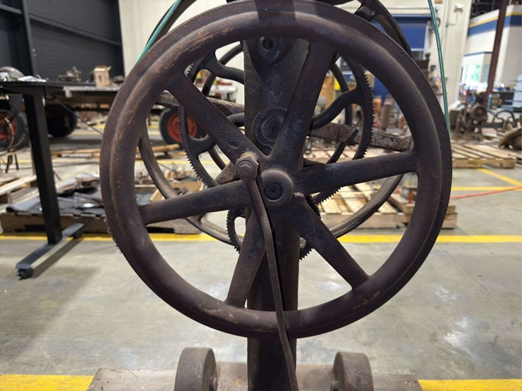 foot-powered-treadle-machine-image-15