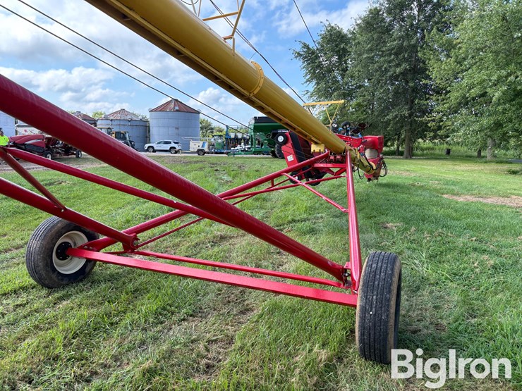 agi-westfield-mkx-13-74-13"x74'-swing-away-auger-image-15