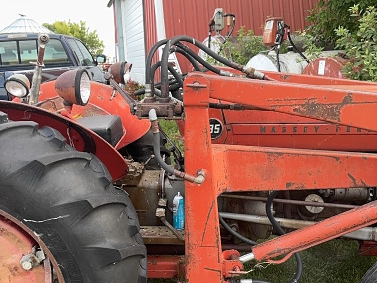 massey-ferguson-135-image-6