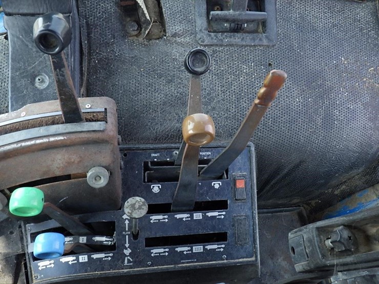 ford-8830-image-25