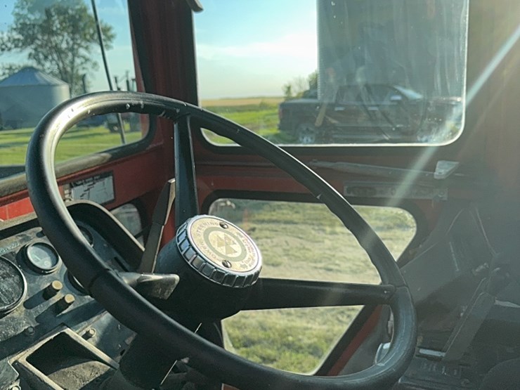 massey-ferguson-1135-image-21