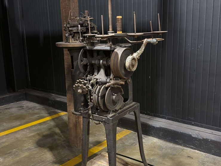 circular-knitting-machine-image-2