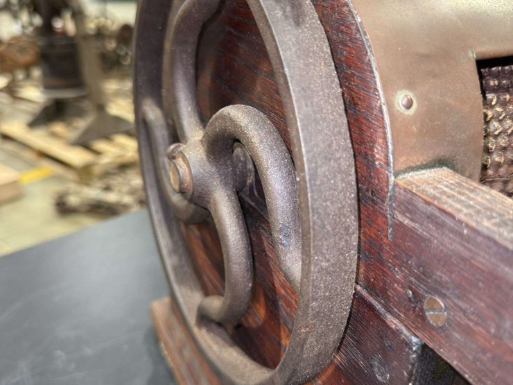 hand-cranked-cotton-gin-image-13