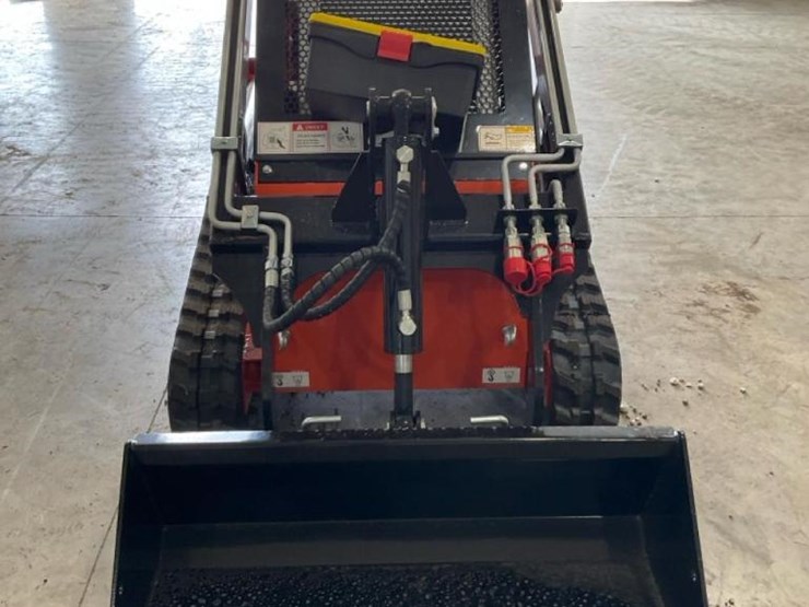 #1013-•-unused-future-ft36c-mini-skid-steer-image-8