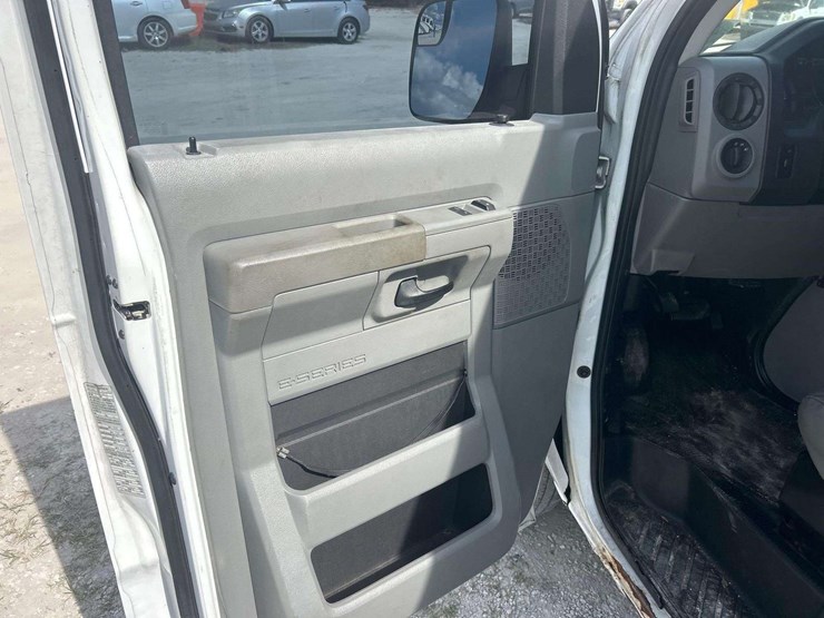 2012-ford-e150-image-14