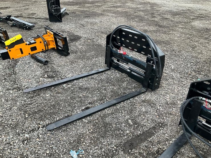 #1364-•-unused-future-side-shift-skid-steer-forks-image-2