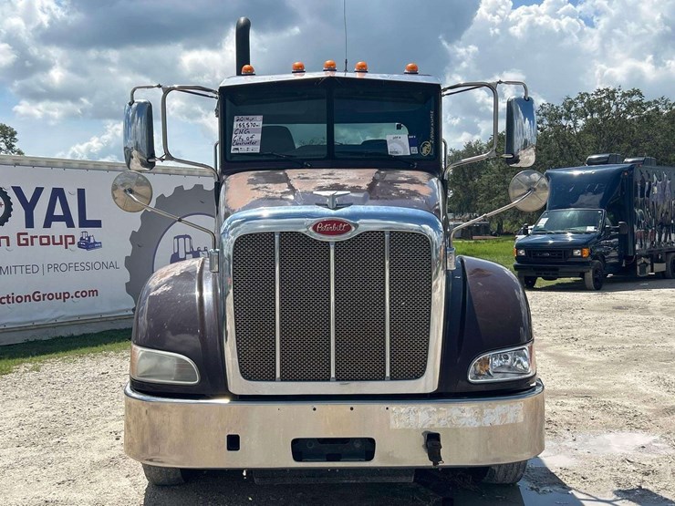 2014-peterbilt-384-image-32