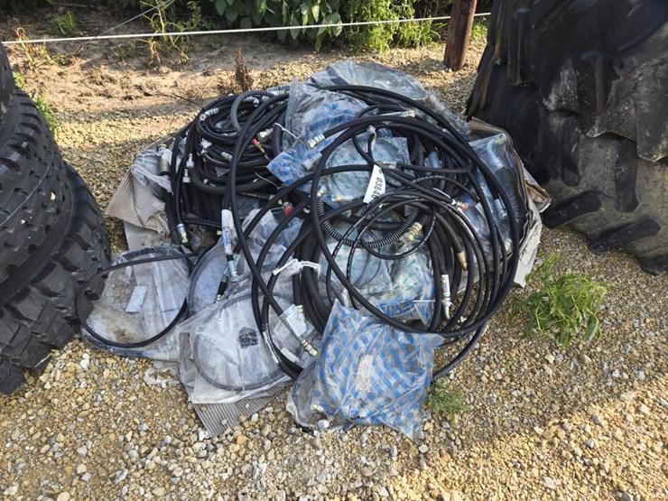#3846-•-box-of-assorted-hydraulic-hoses-image-6