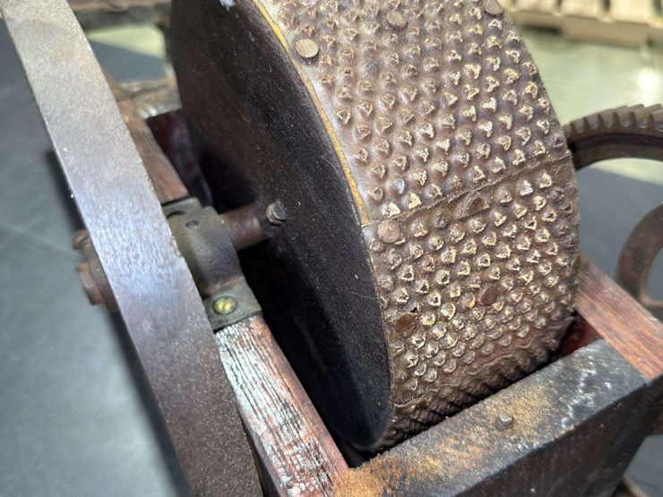 hand-cranked-cotton-gin-image-8