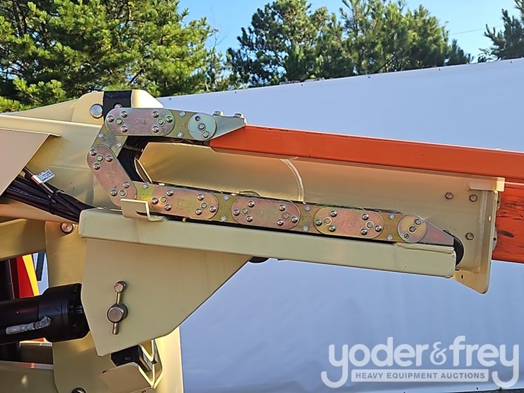 2004-jlg-e300ajp-image-16