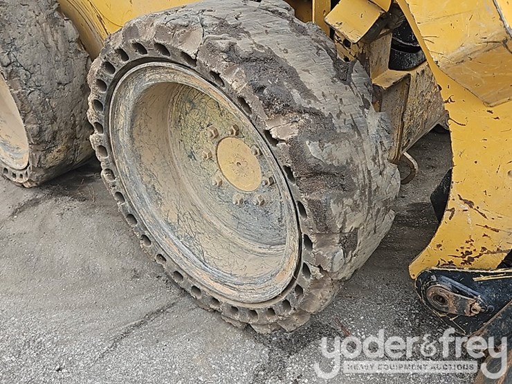 2016-caterpillar-236d-image-14