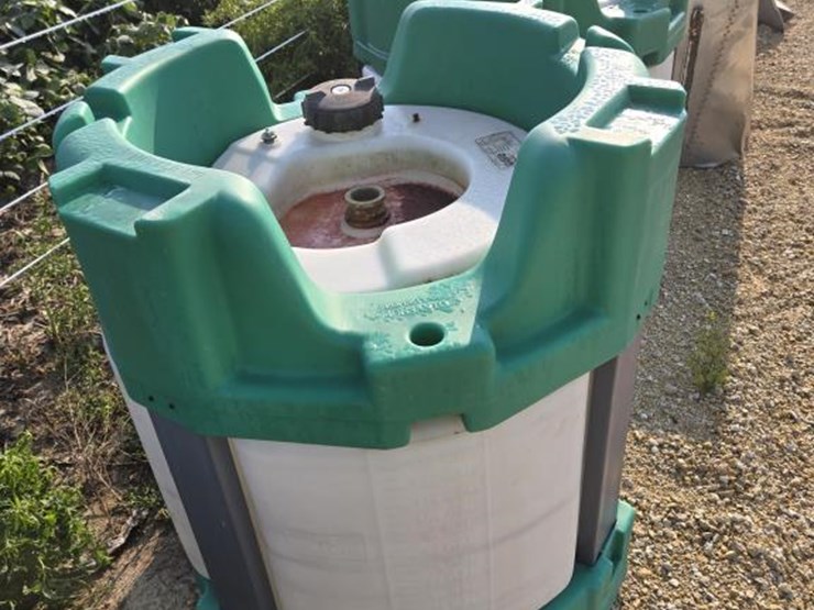#3852-•-(2)-150-gallon-poly-totes-image-6