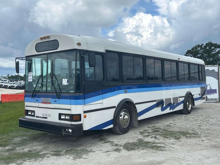 2000-thomas-saf-t-liner-mvp-image-1