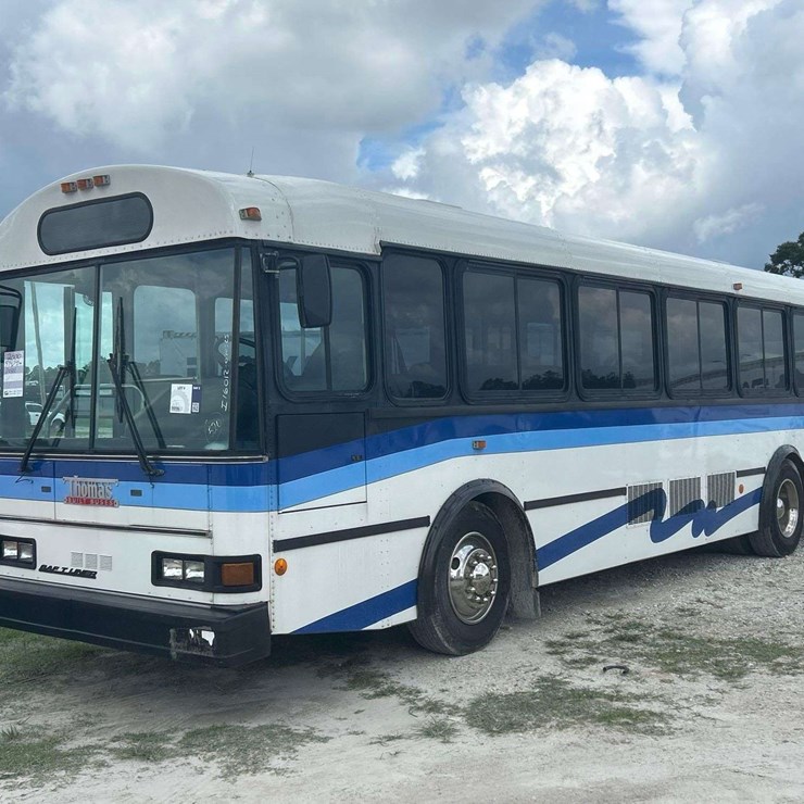 2000 THOMAS SAF-T-LINER MVP